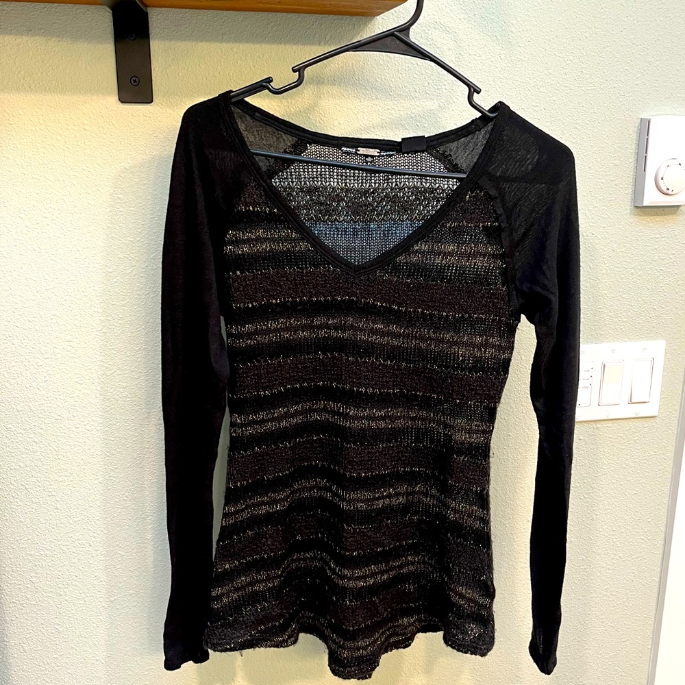 Miss Me long sleeve v-neck soft shirt Size SMALL